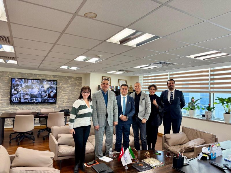 Sana Dam Pars (İran) Medicavet’i ziyaret etti